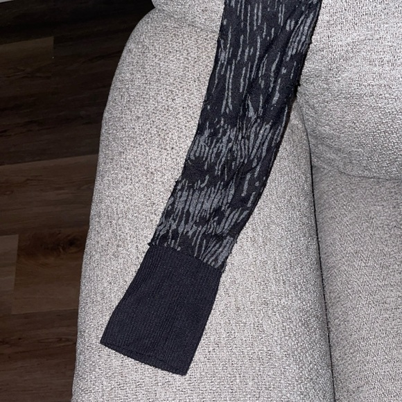 Large long sleeve BKE shirt semi sheer - Picture 3 of 5